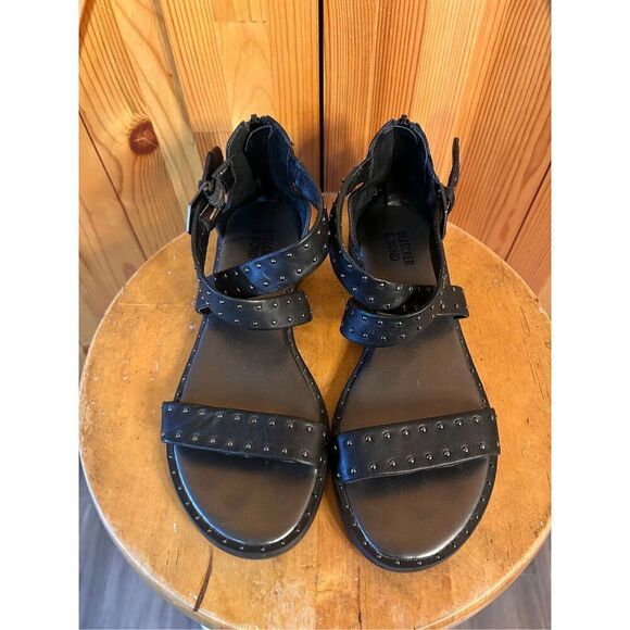 BLEECKER & BOND “HELENE” WOMEN SIZE 6.5M BLACK LEATHER SMALL STUDDED SANDALS - Picture 2 of 7